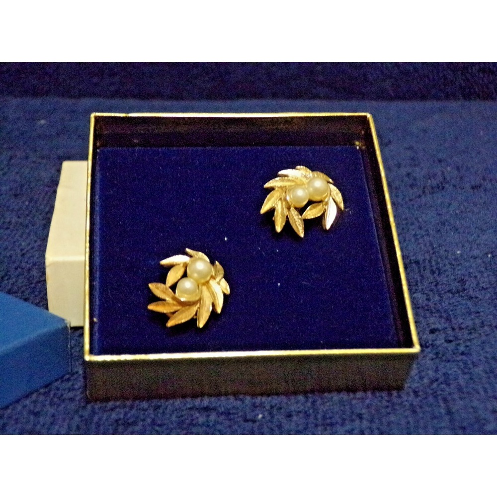 Avon 1971  Evening Creations Clip-On Earrings 1" Pearl Goldtone Original  Box